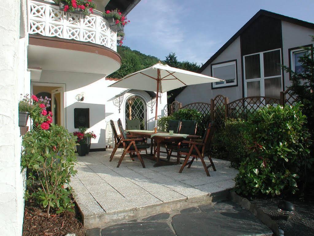 Haus Uebernachtenswert Cochem Mosel Exterior photo