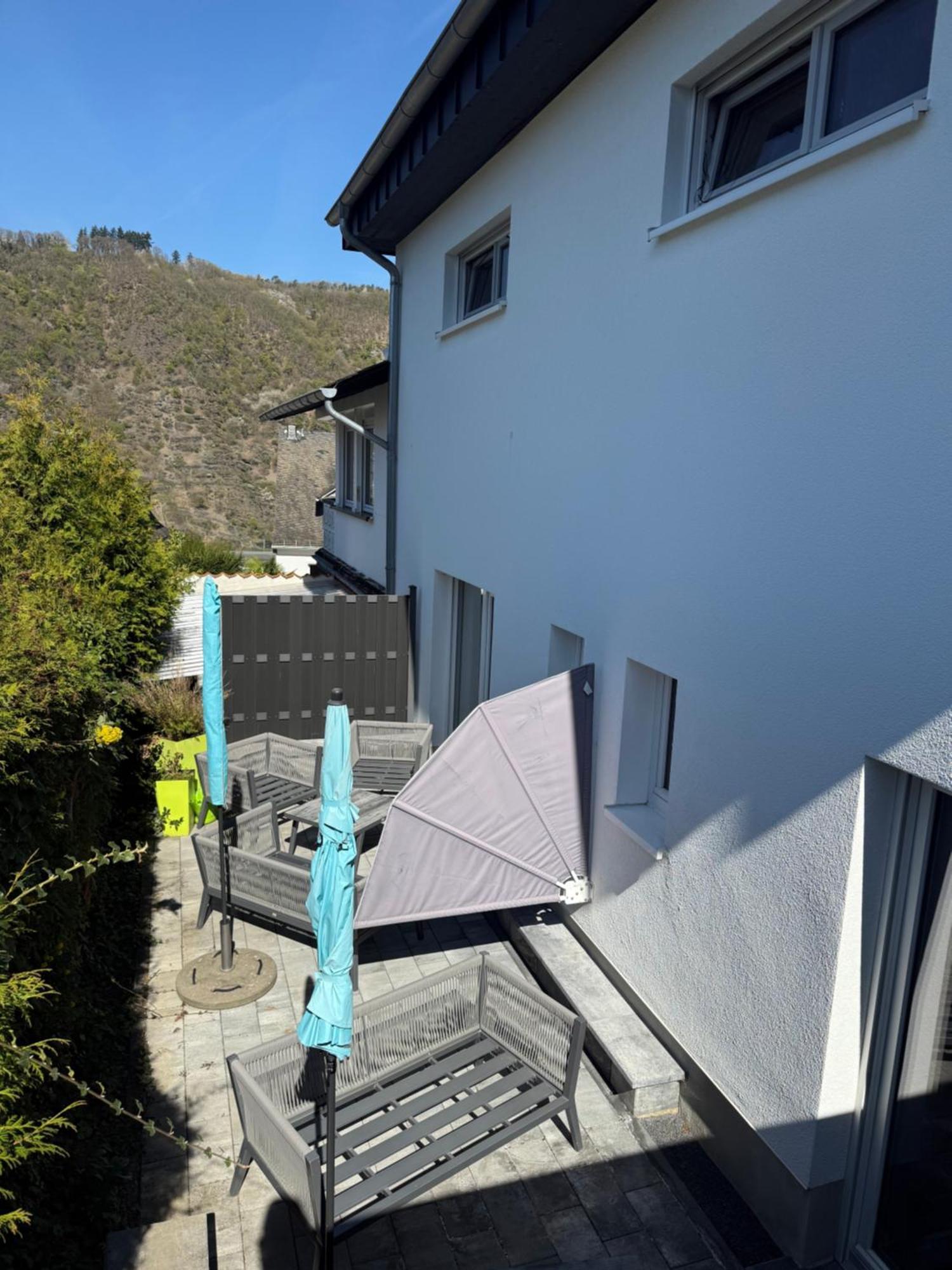 Haus Uebernachtenswert Cochem Mosel Exterior photo