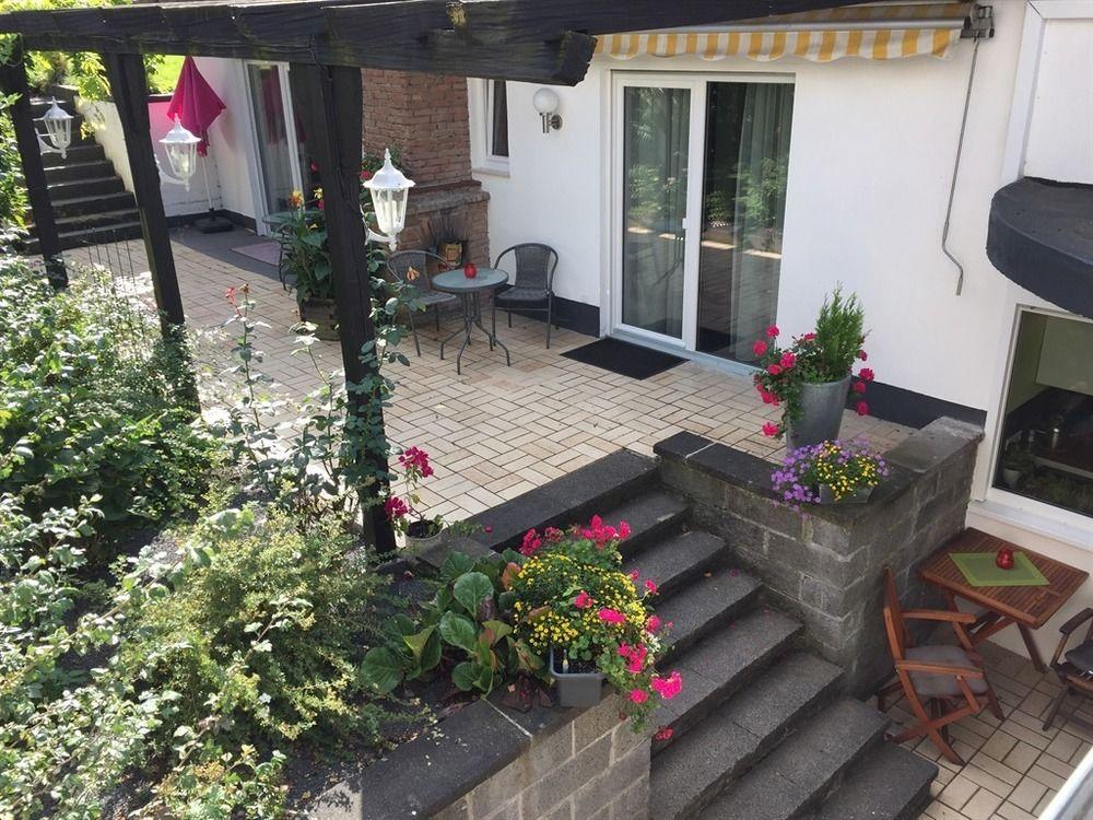 Haus Uebernachtenswert Cochem Mosel Exterior photo