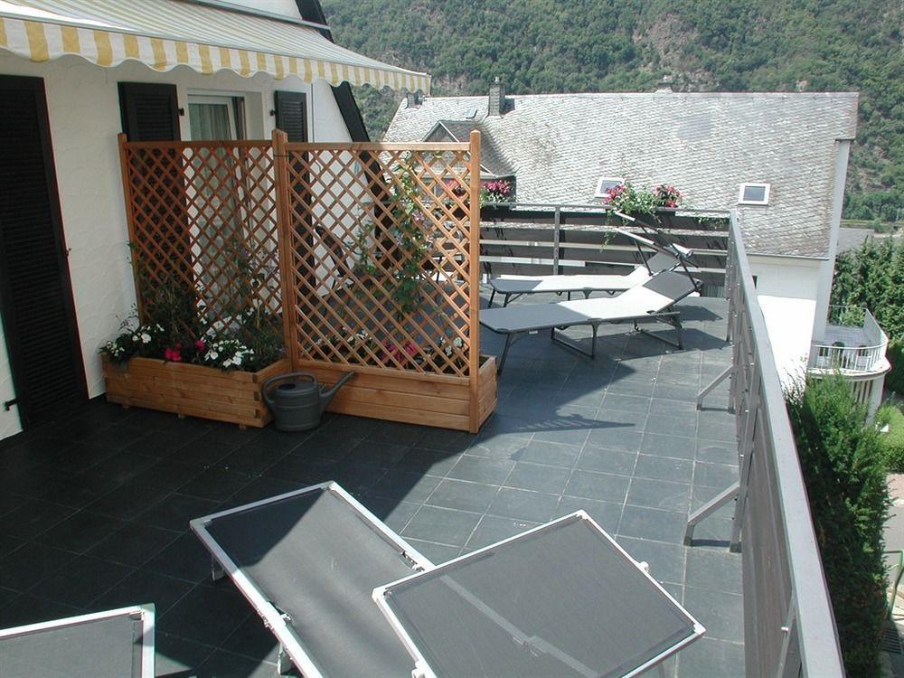 Haus Uebernachtenswert Cochem Mosel Exterior photo